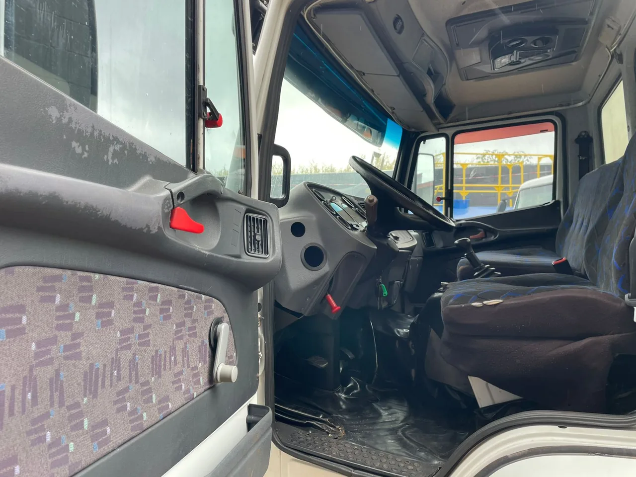 Foto 10 - Mercedes-Benz 1718 2012