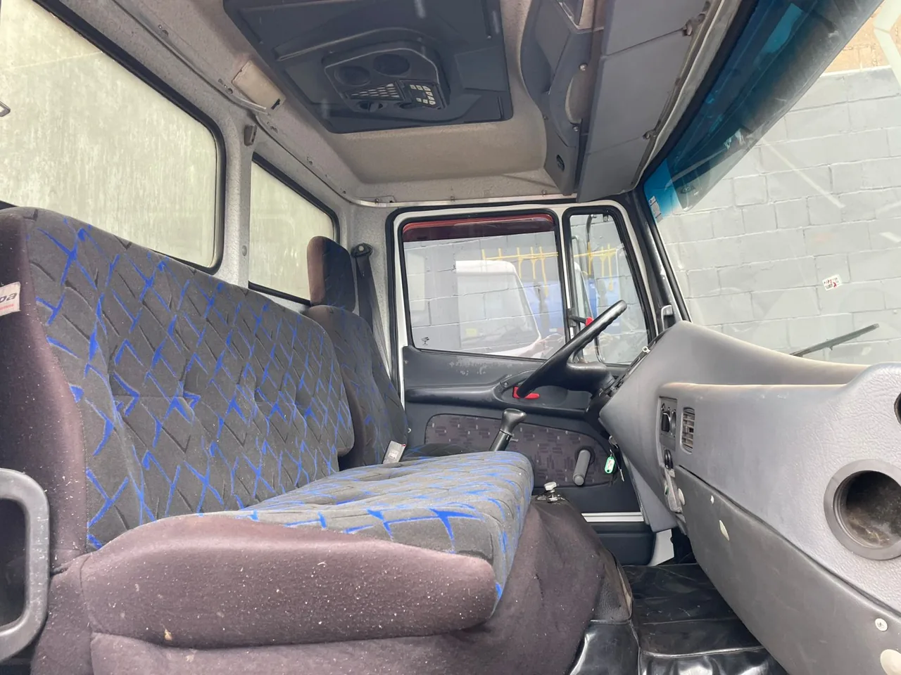 Foto 12 - Mercedes-Benz 1718 2012