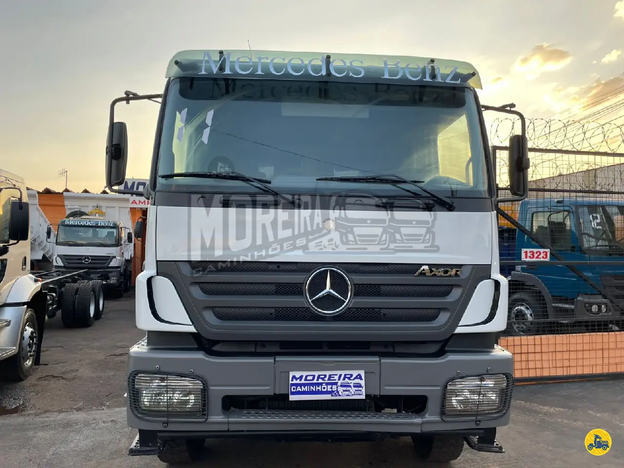 Foto 2 - Mercedes-Benz Axor 2831 2011