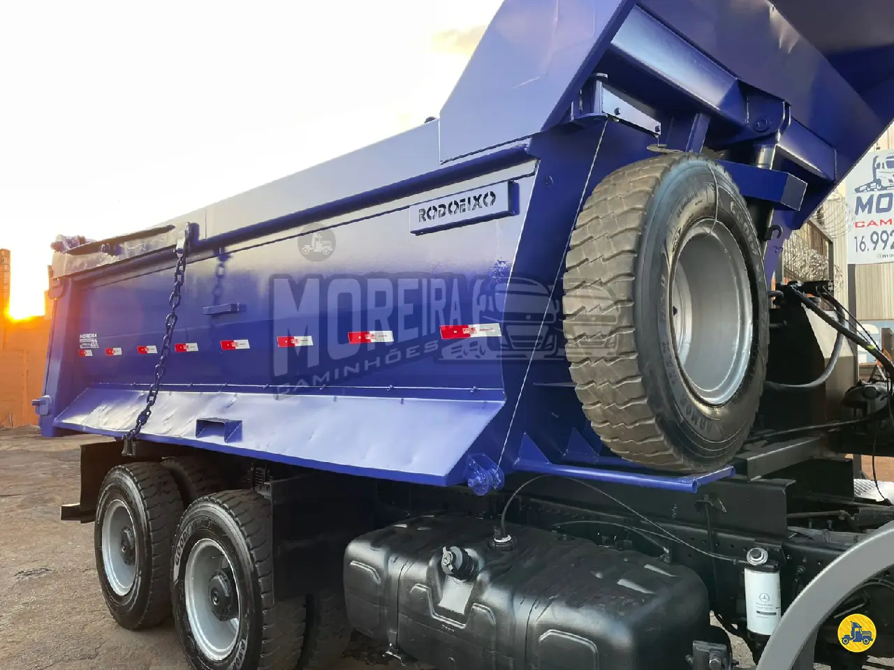 Foto 15 - Mercedes-Benz Axor 2831 2011
