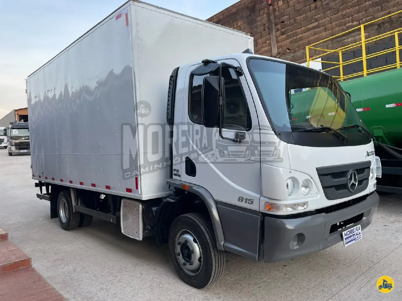 Foto 2 - Mercedes-Benz MB 815 2014