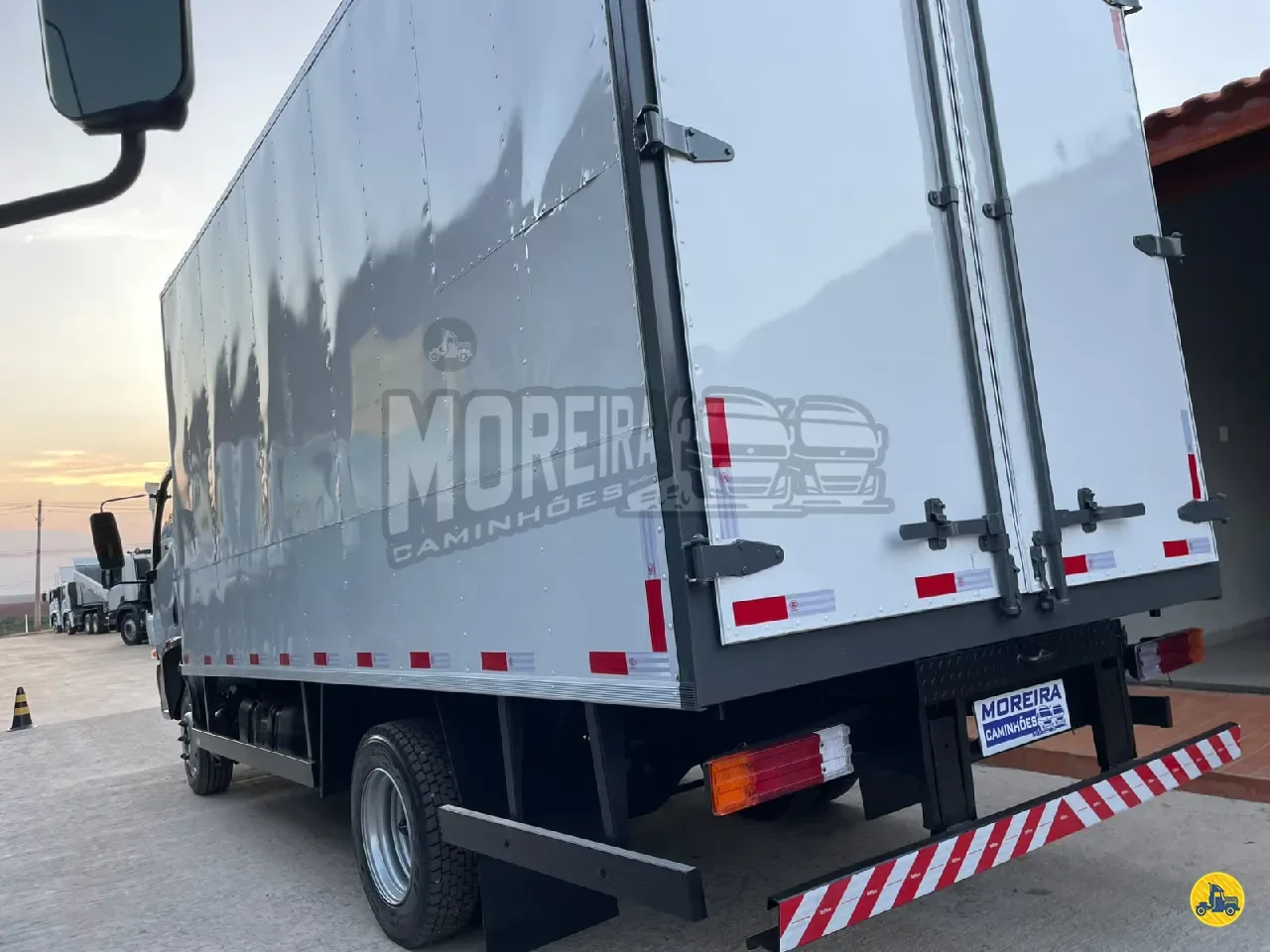 Foto 5 - Mercedes-Benz MB 815 2014