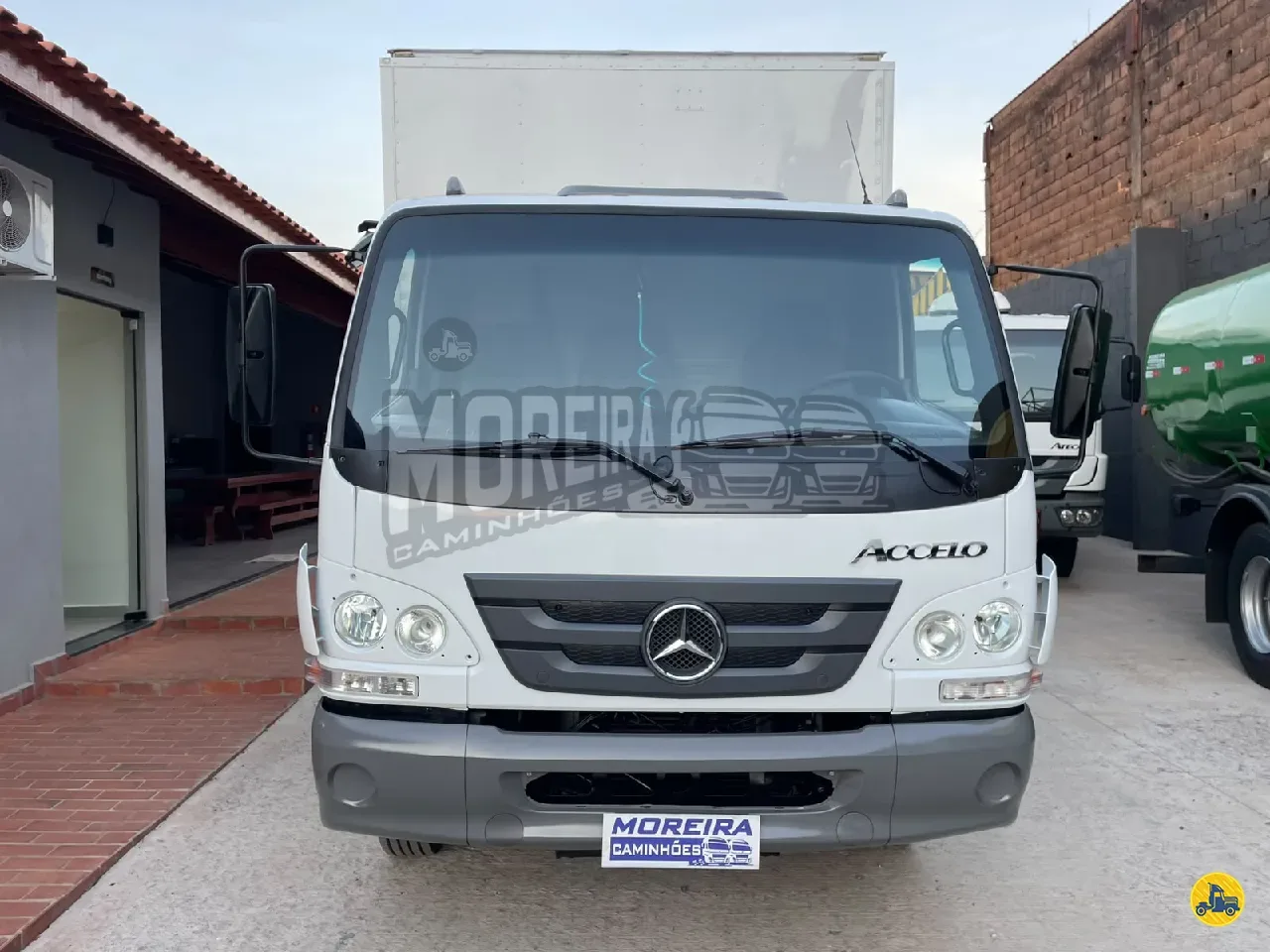 Foto 6 - Mercedes-Benz MB 815 2014