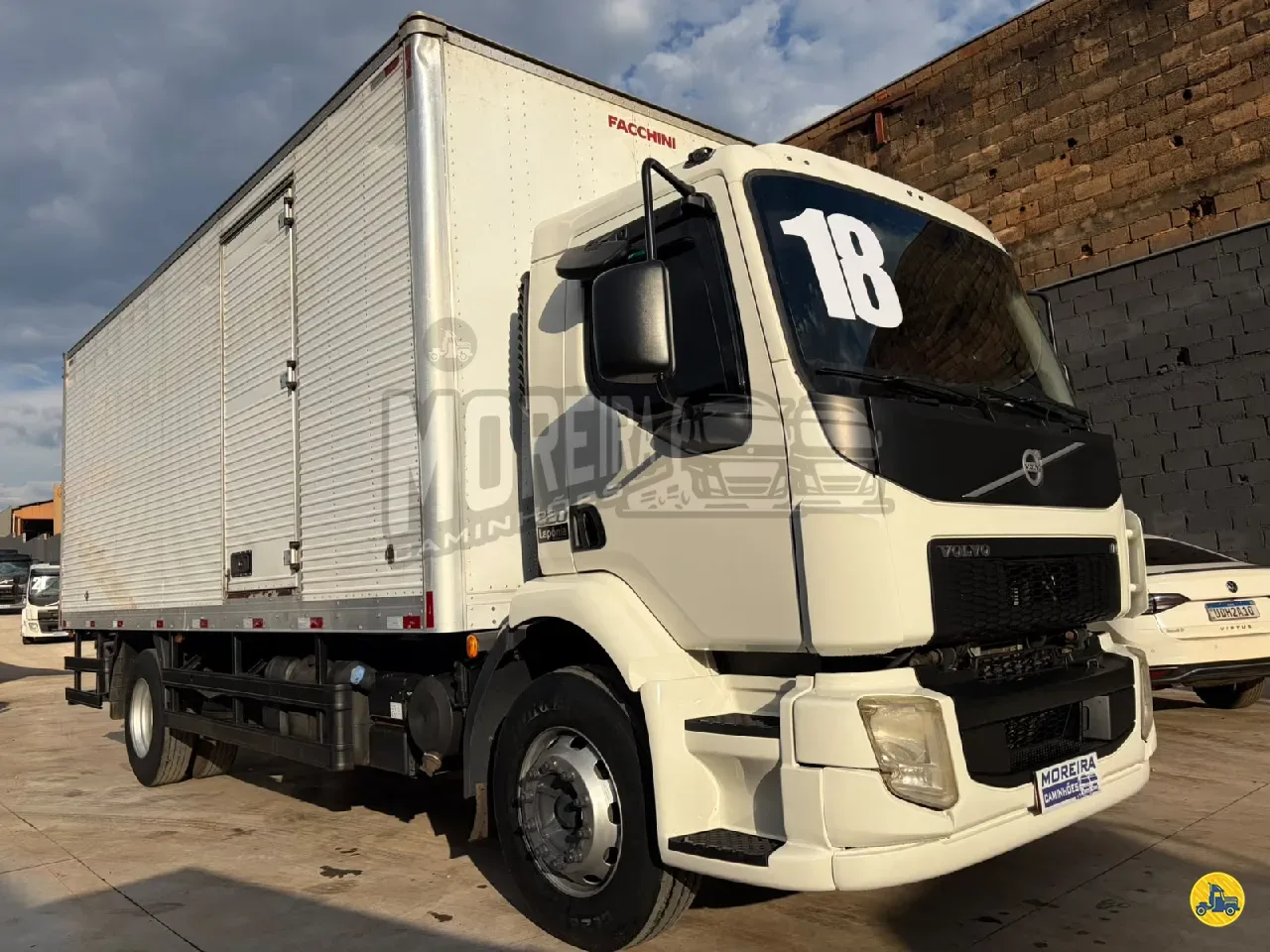 Foto 2 - Volvo VM 220 2018