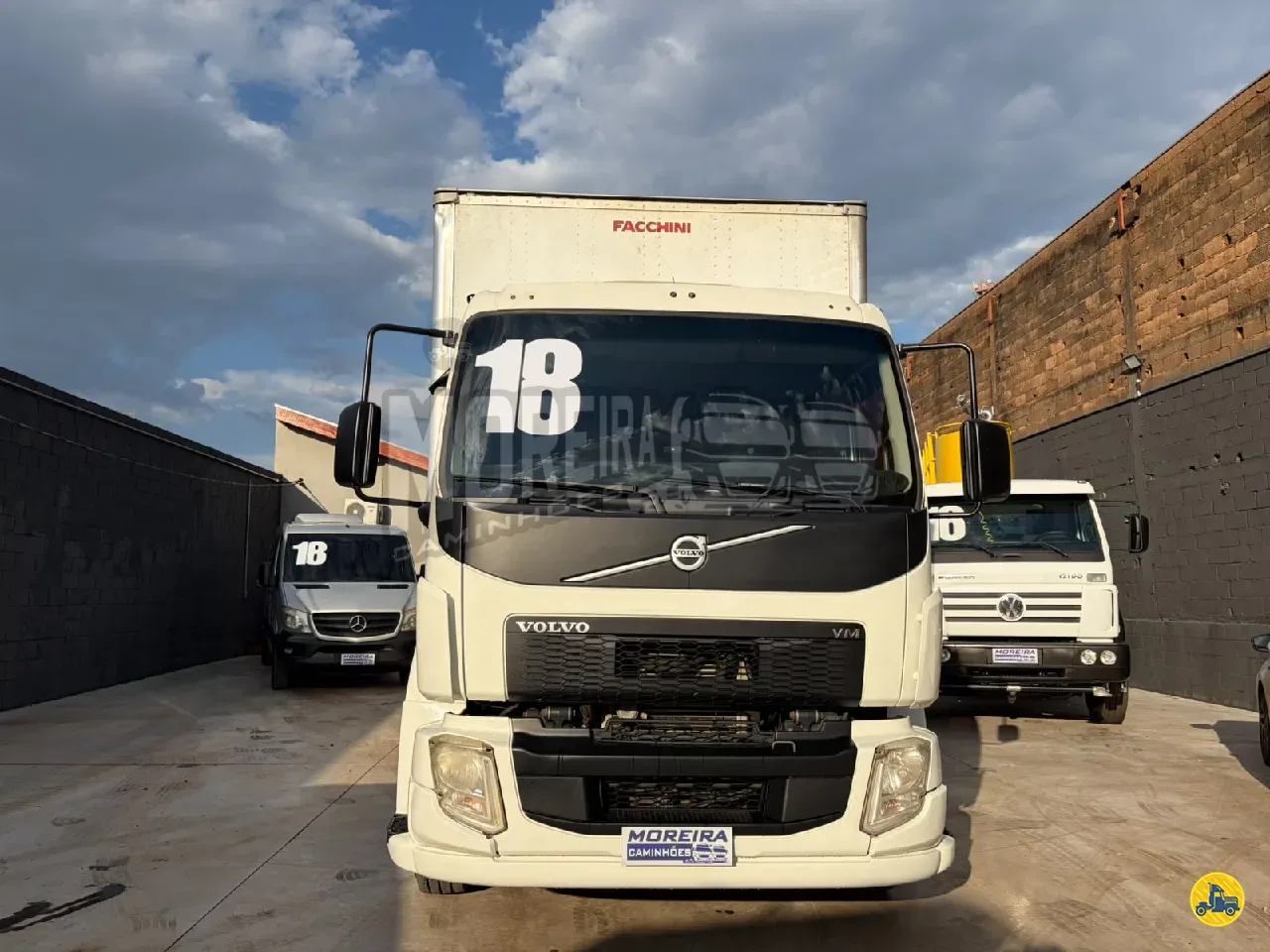 Foto 3 - Volvo VM 220 2018
