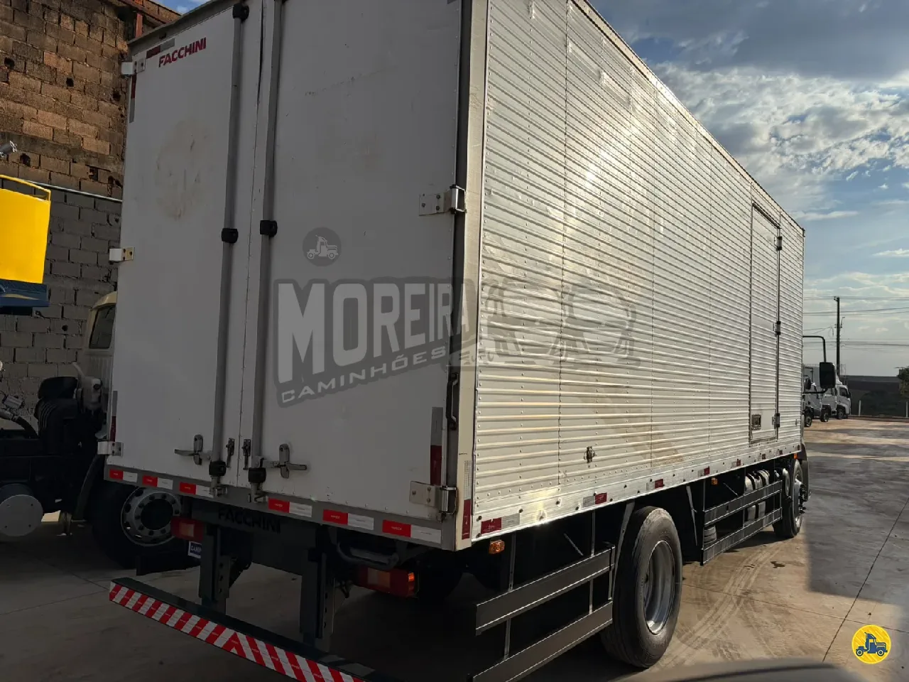 Foto 4 - Volvo VM 220 2018