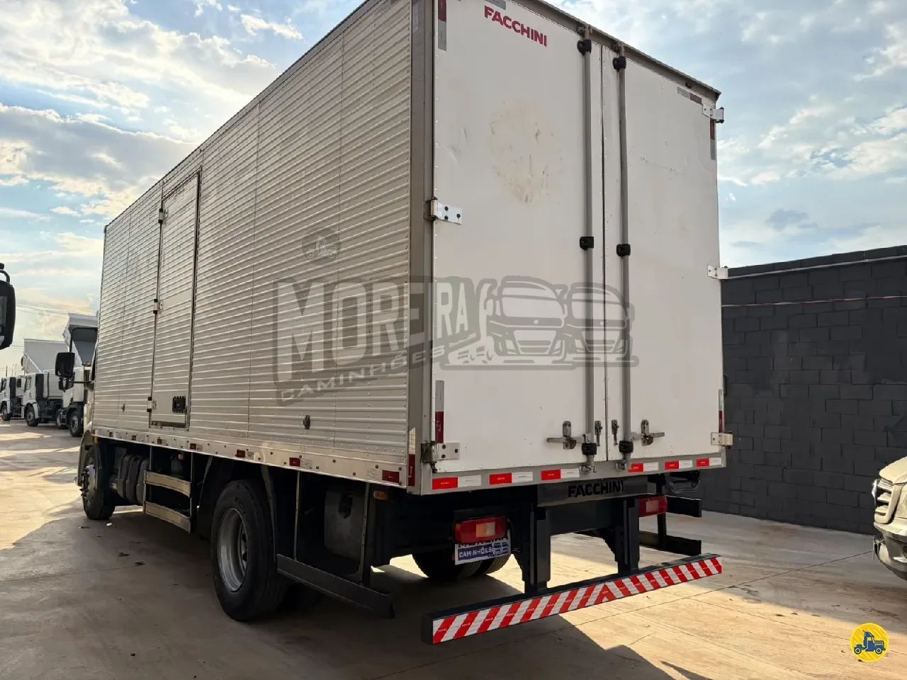 Foto 6 - Volvo VM 220 2018