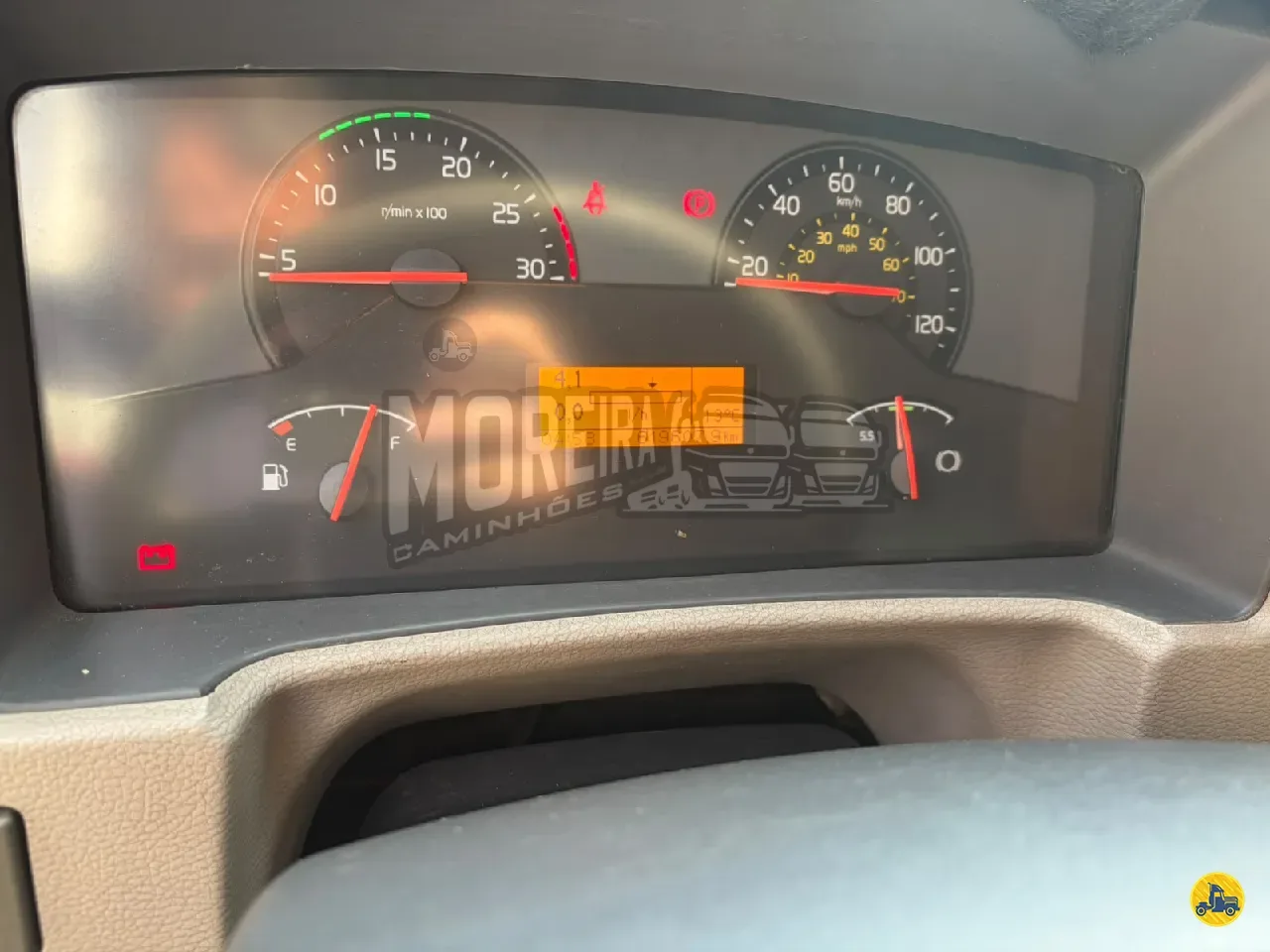 Foto 14 - Volvo VM 220 2018