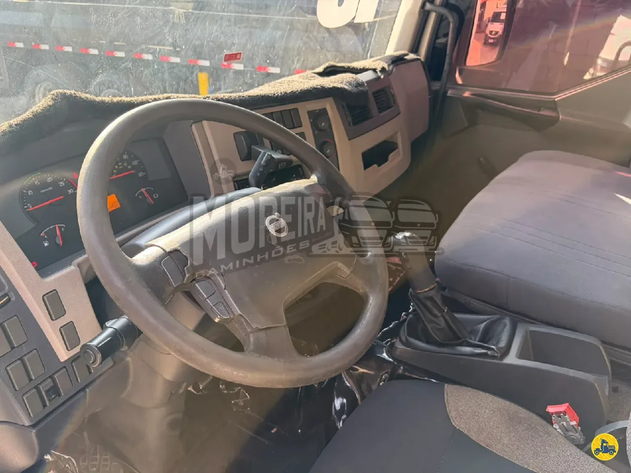 Foto 15 - Volvo VM 220 2018