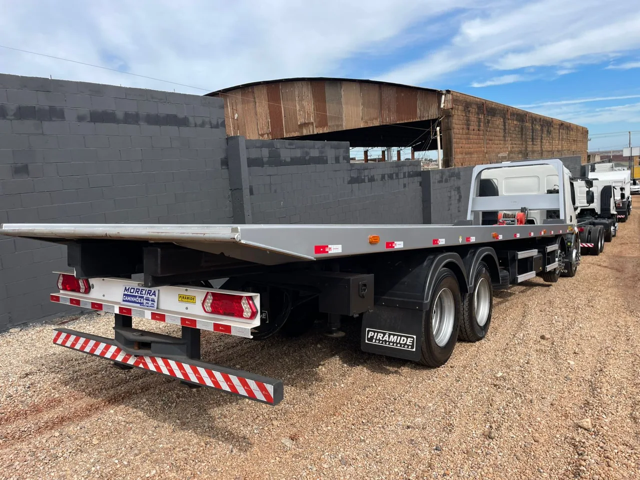 Foto 5 - Volvo VM 260 2010