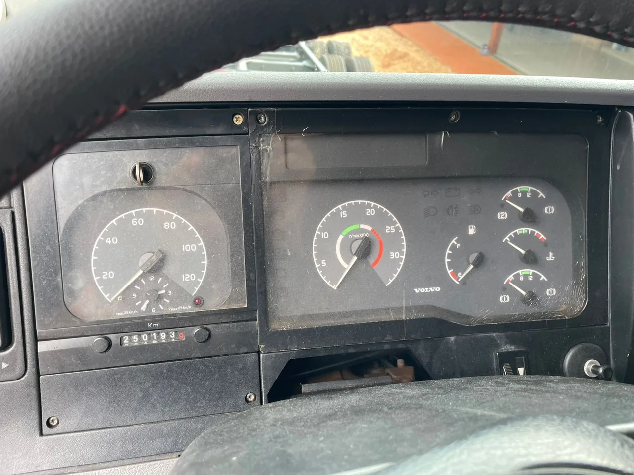 Foto 9 - Volvo VM 260 2010