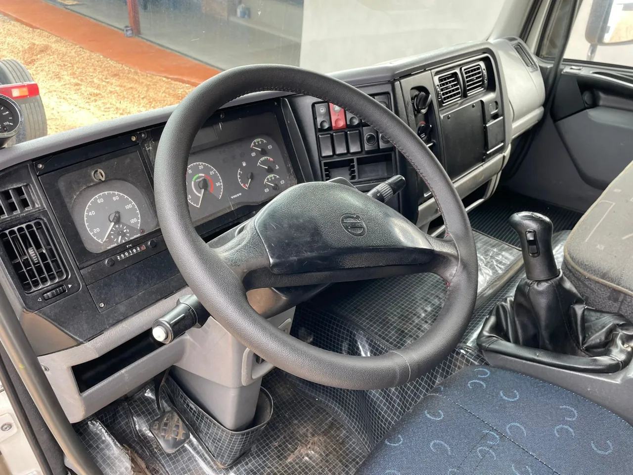 Foto 10 - Volvo VM 260 2010