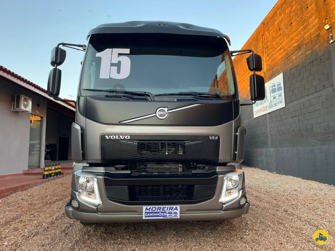 Foto 2 - Volvo VM 270 2015