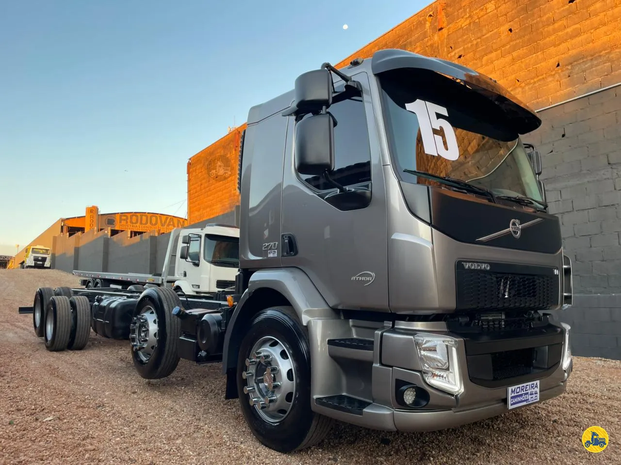 Foto 3 - Volvo VM 270 2015