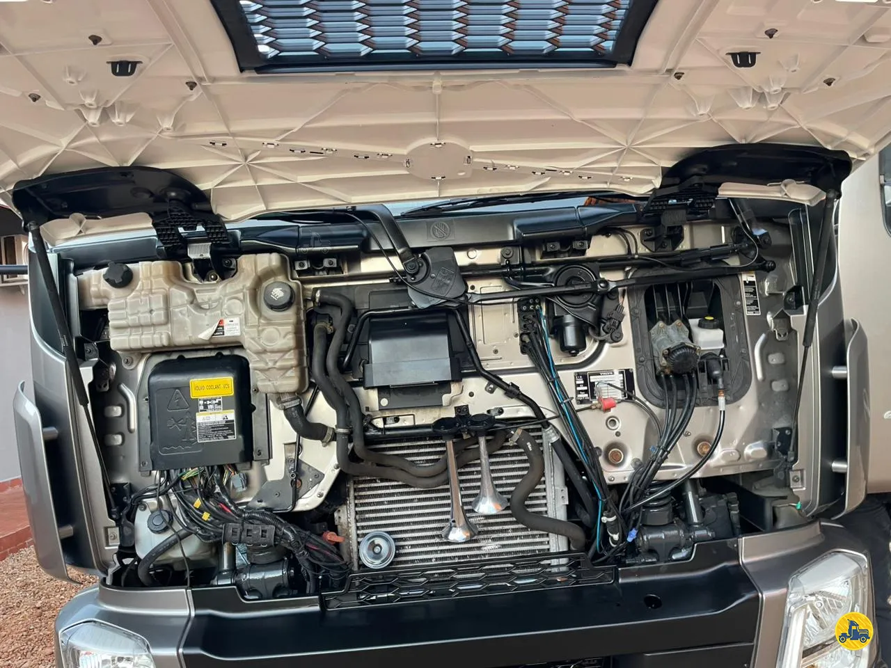 Foto 8 - Volvo VM 270 2015