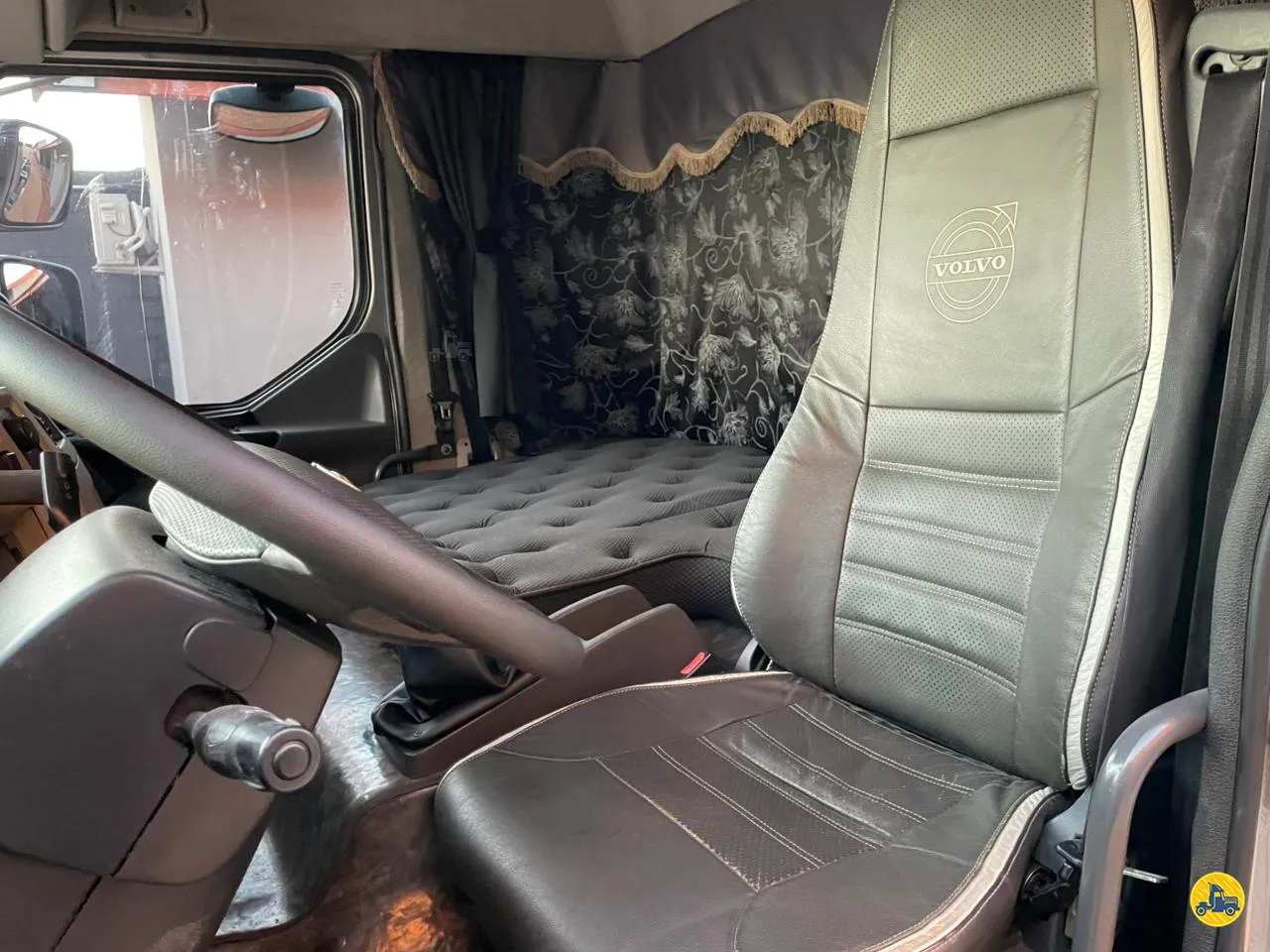 Foto 10 - Volvo VM 270 2015