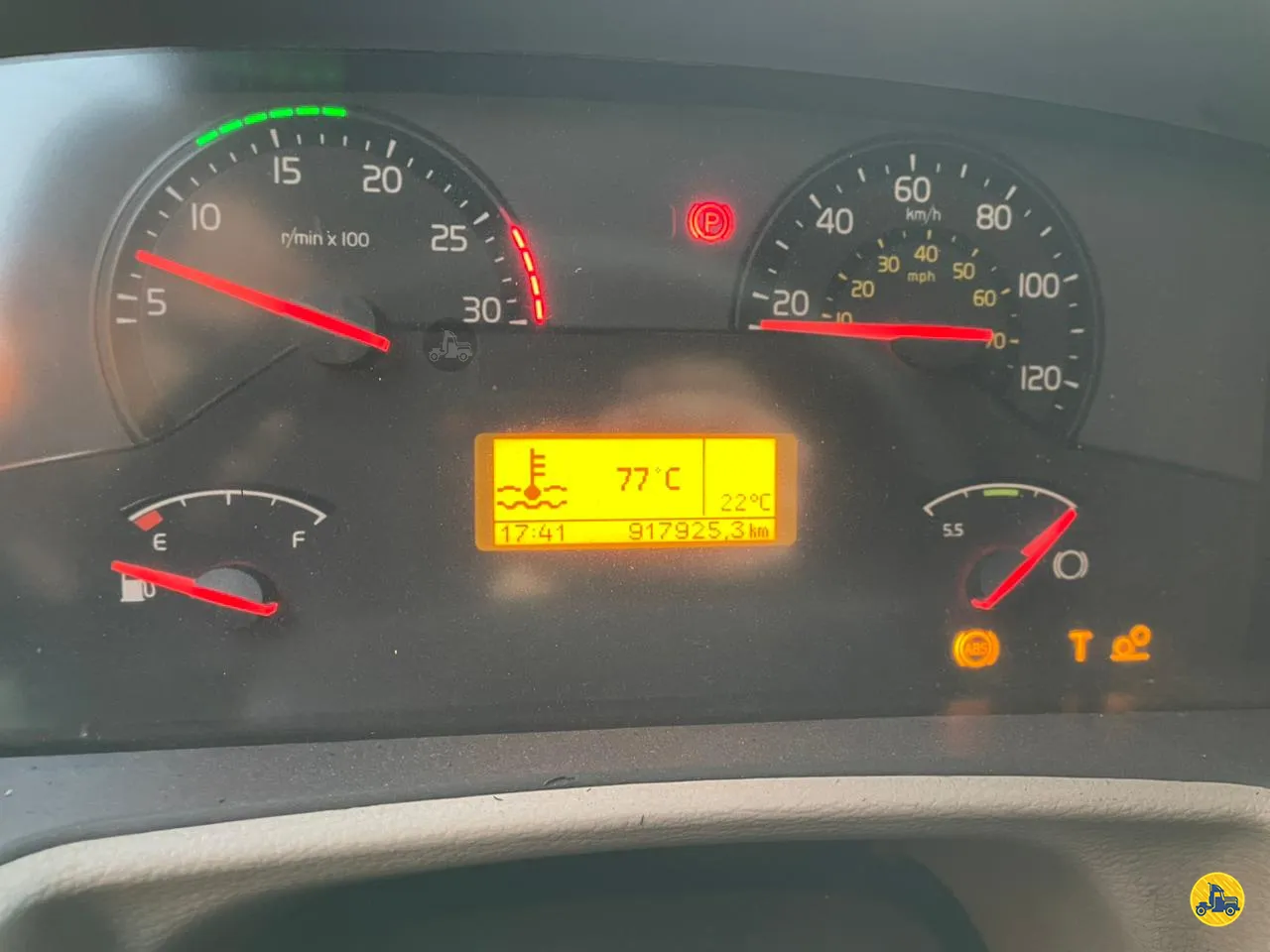 Foto 11 - Volvo VM 270 2015