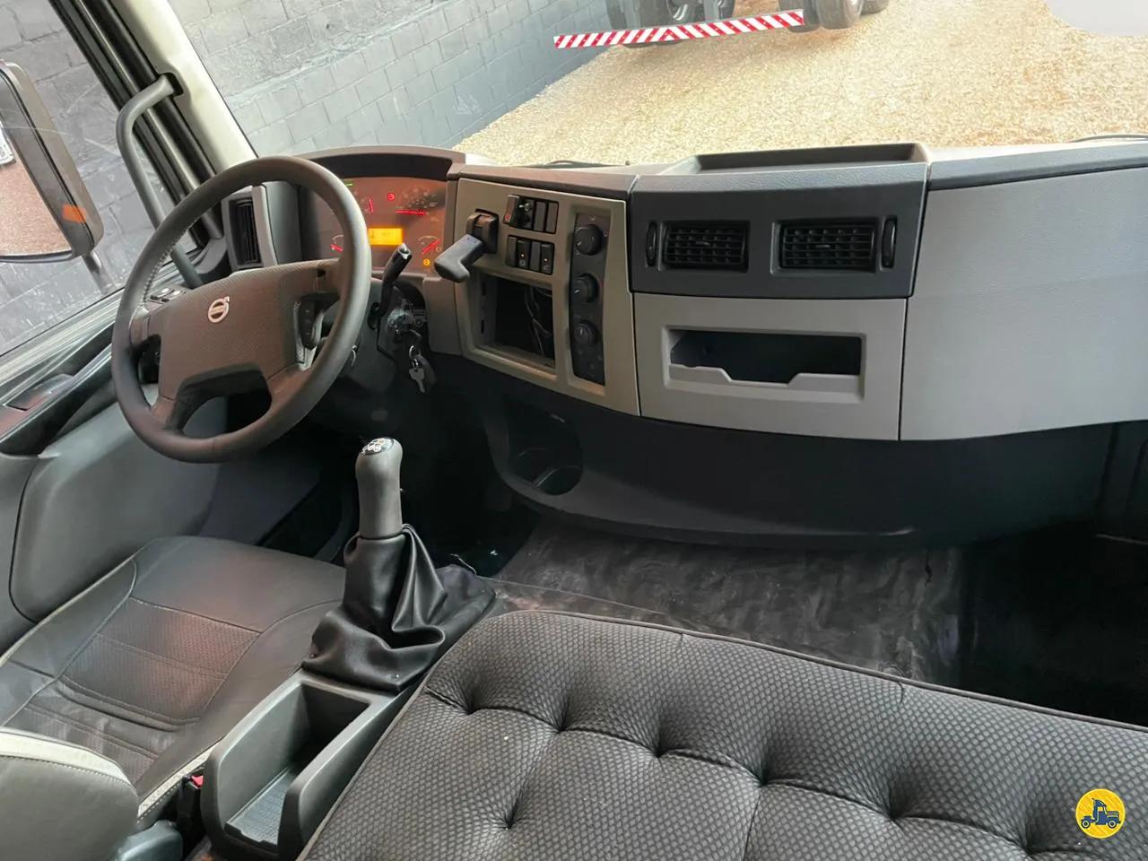 Foto 12 - Volvo VM 270 2015