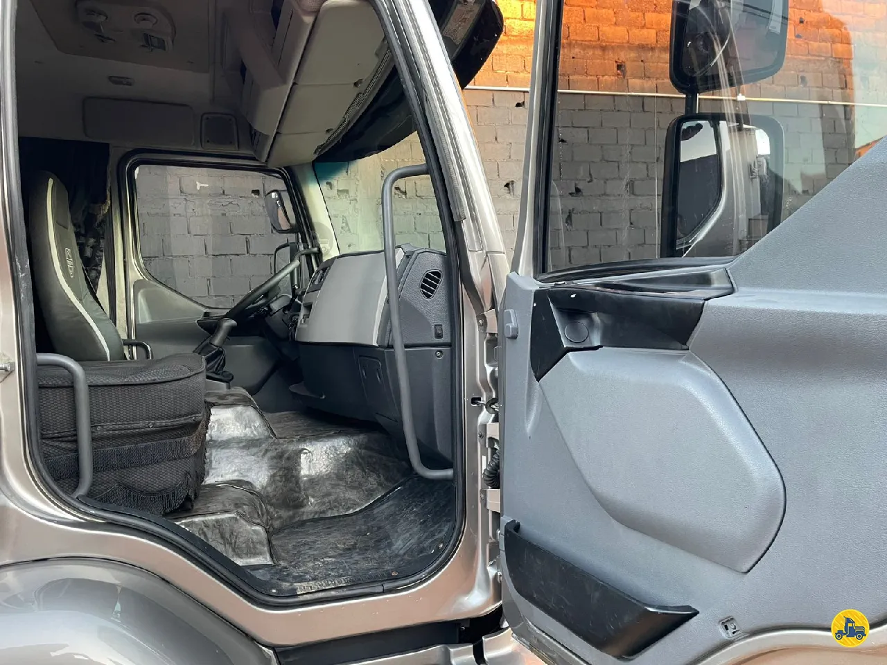Foto 13 - Volvo VM 270 2015