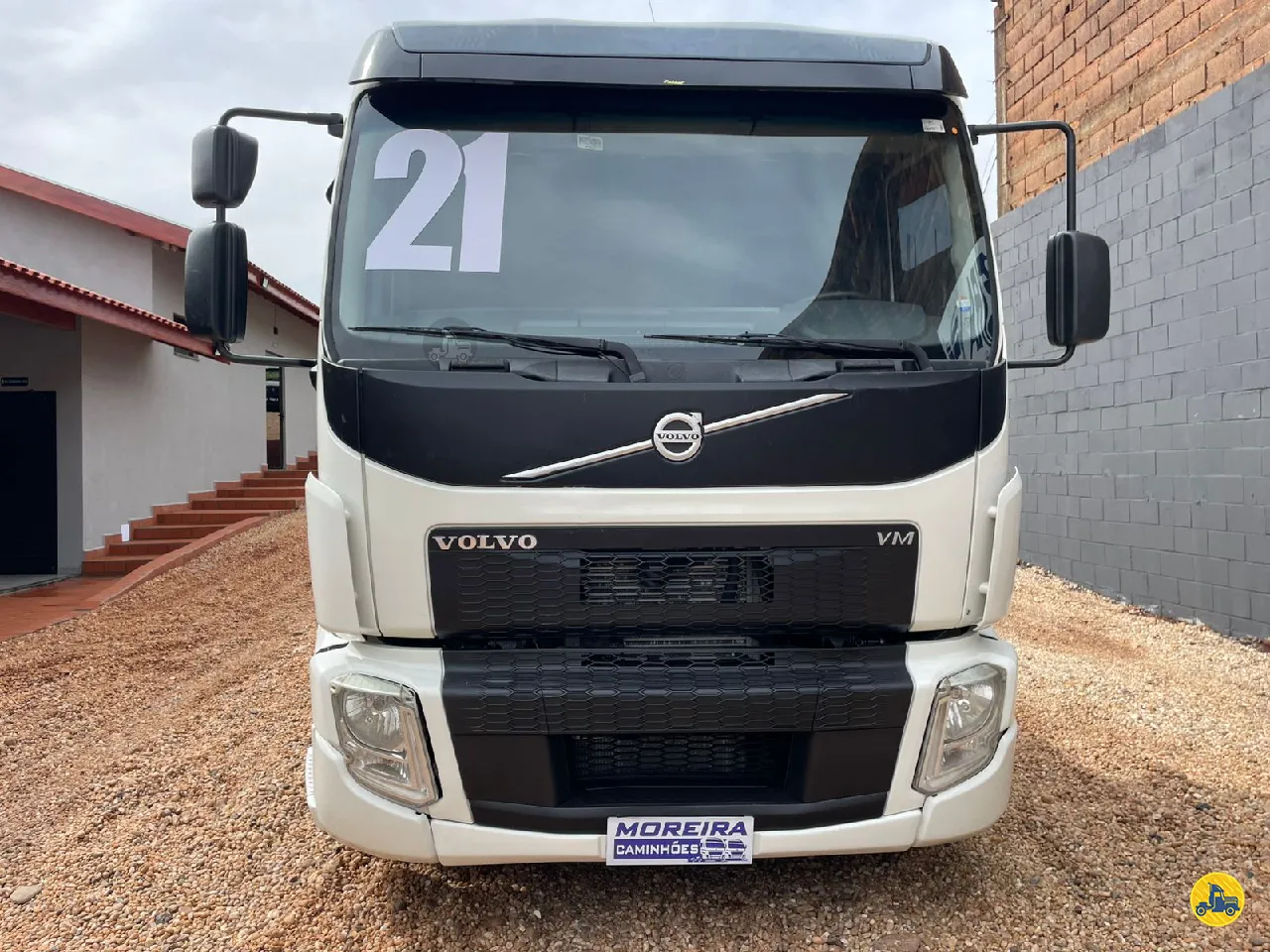 Foto 2 - Volvo VM 330 2021