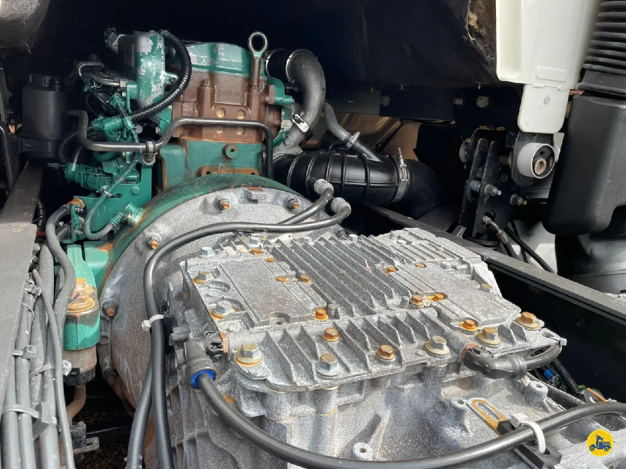 Foto 8 - Volvo VM 330 2021