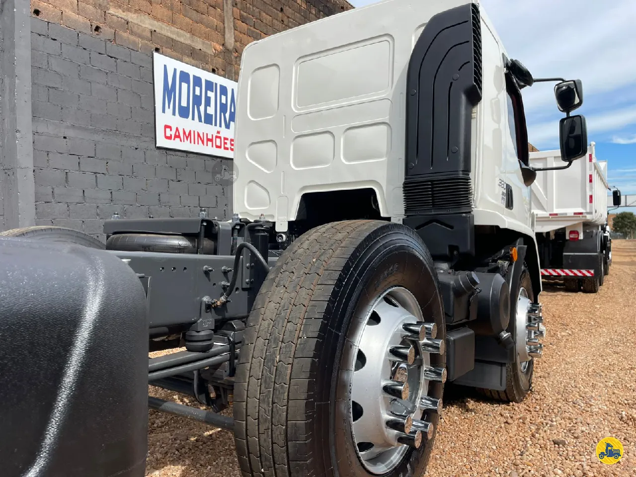 Foto 11 - Volvo VM 330 2021
