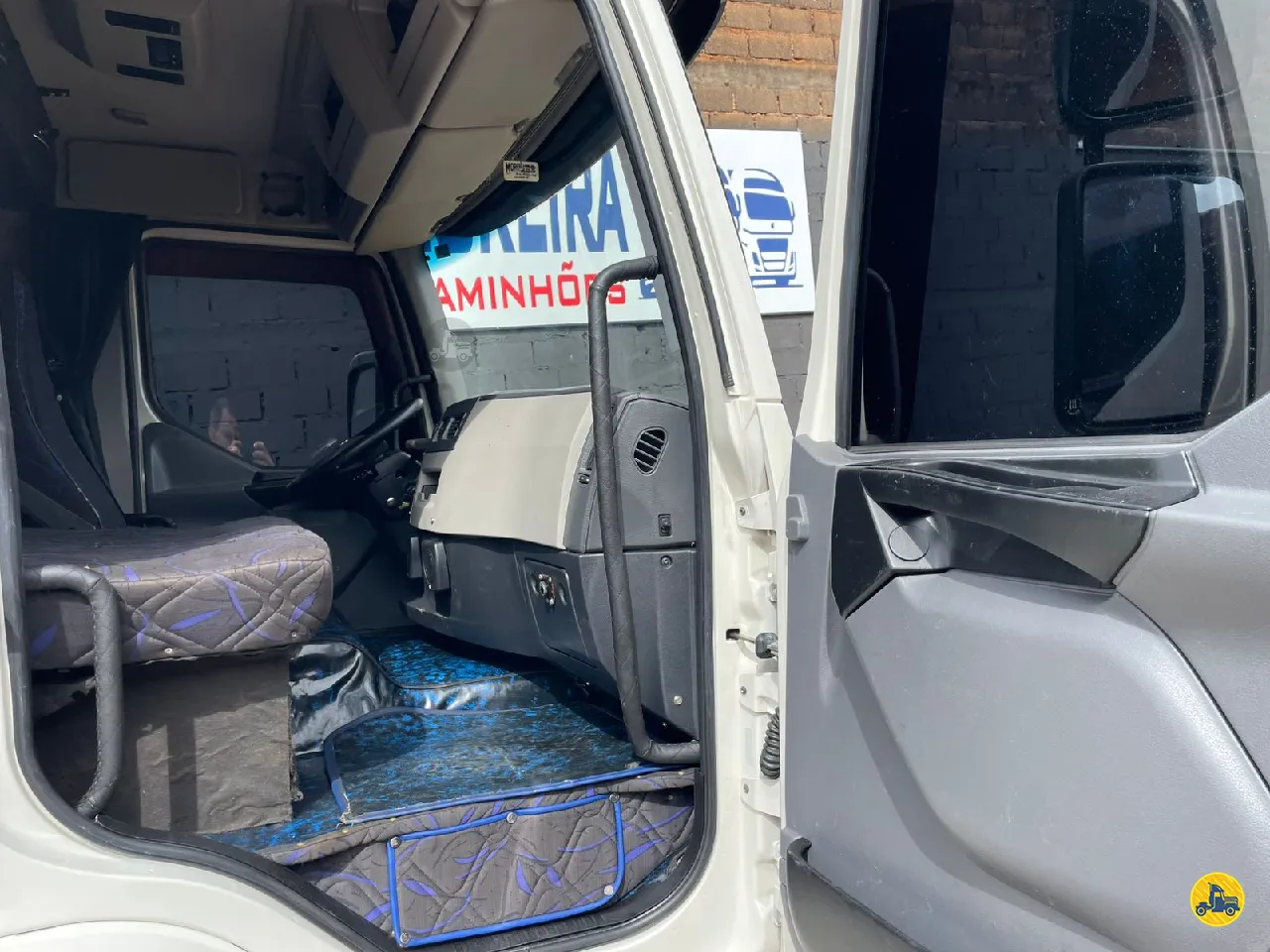 Foto 12 - Volvo VM 330 2021