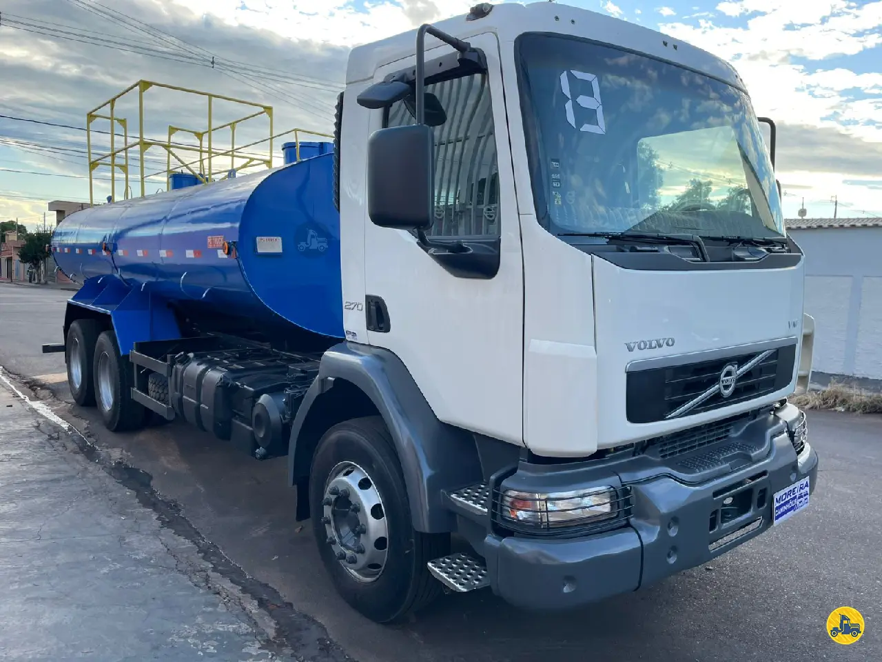 Foto 3 - Volvo VM 270 2013