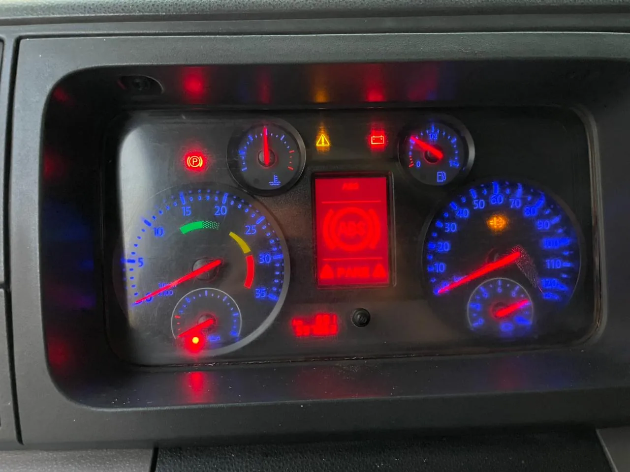 Foto 10 - Volkswagen Constellation 15.190 2015