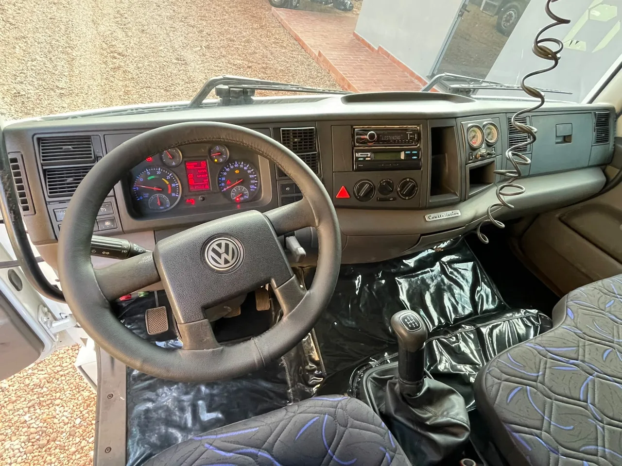Foto 12 - Volkswagen Constellation 24.280 2013
