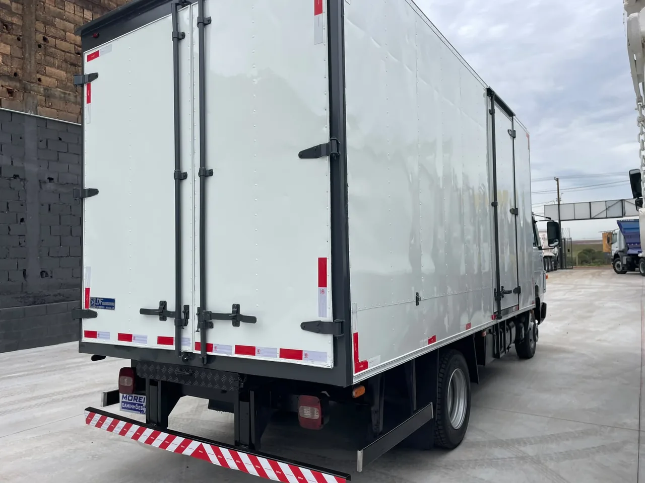 Foto 5 - Volkswagen Delivery 8.160 2014
